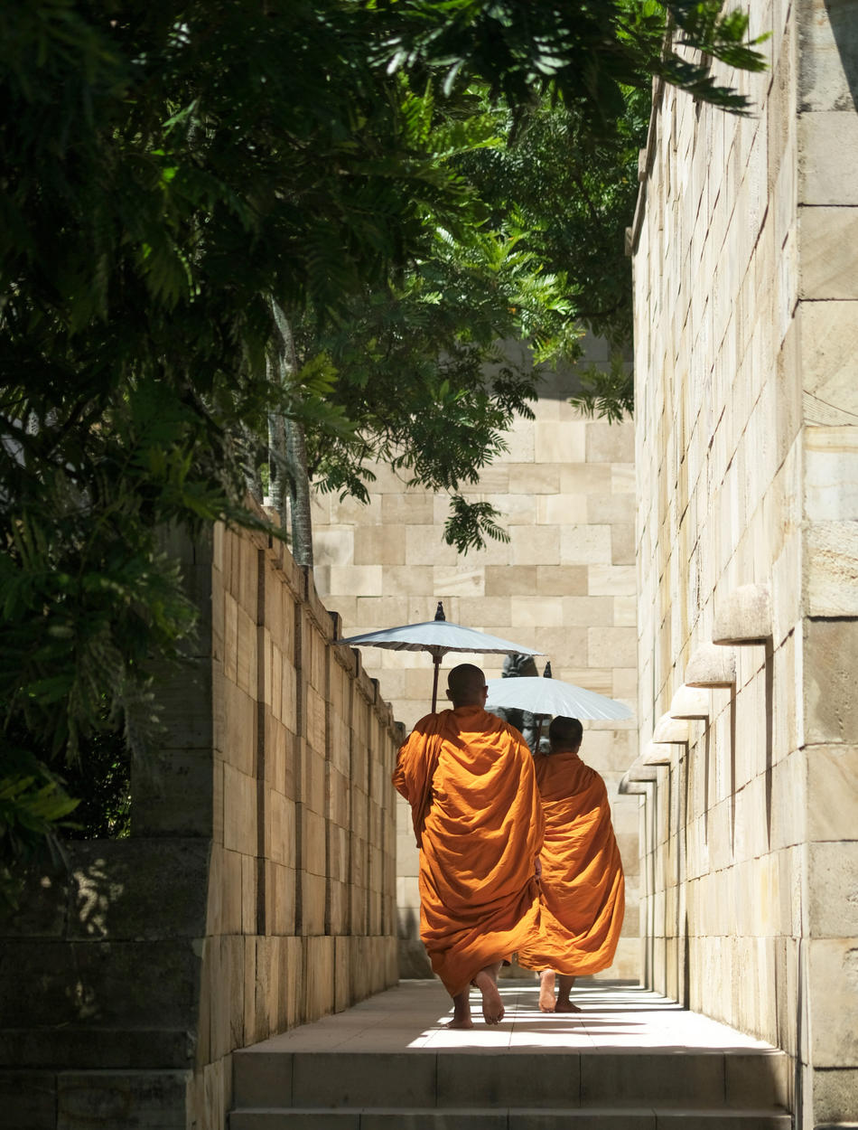 amanjiwo_indonesia_-_vesak_monks.jpg